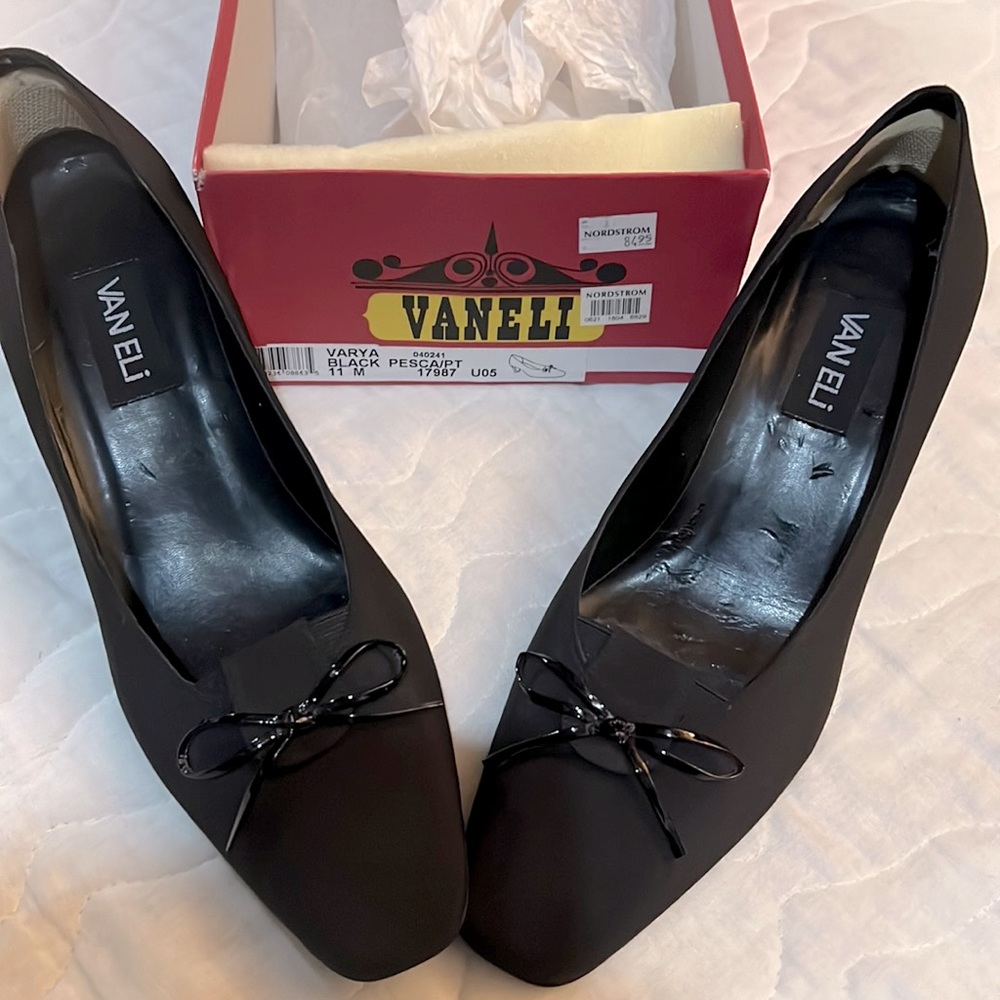 Black Vaneli low Heel Pump with Patent Leather Bow